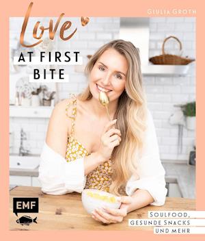 Cover for Giulia Groth · Love at First Bite (Hardcover Book) (2022)