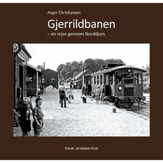 Cover for Asger Christiansen · Gjerrildbanen - en rejse gennem Norddjurs (Hardcover Book) (2017)
