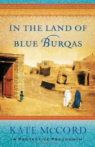 In the Land of Blue Burqas - Kate Mccord - Bücher - Moody Publishers - 9780802408143 - 1. Mai 2012
