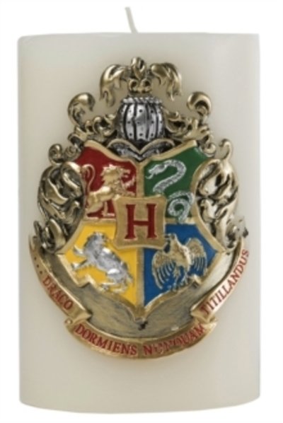 Harry Potter Hogwarts Sculpted Insignia Candle - Insight Editions - Bøger - Insight Editions - 9781682982143 - 15. august 2018