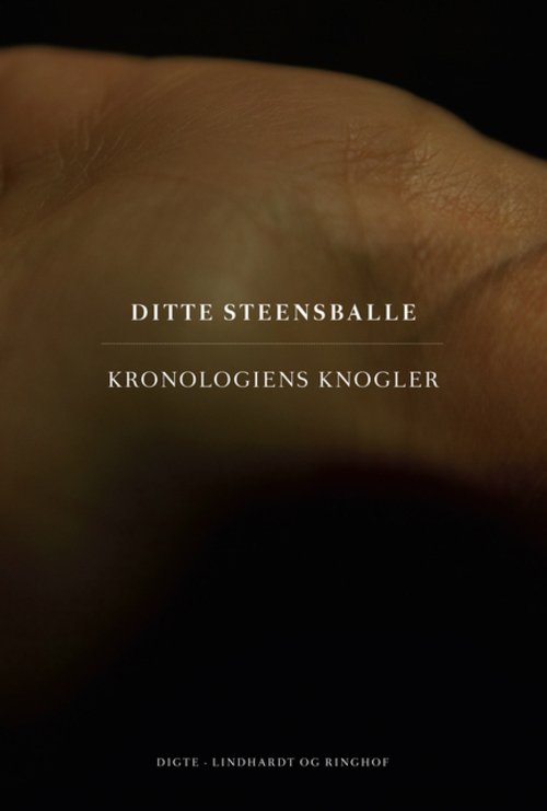 Cover for Ditte Steensballe · Kronologiens knogler (Sewn Spine Book) [1st edition] (2013)