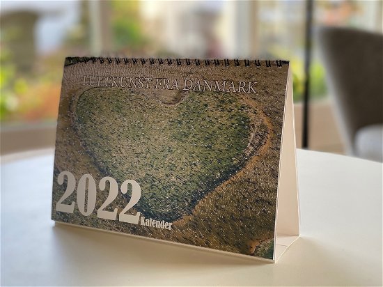 2022 Kalender - Jesper Larsen - Books - Forlaget Luftfoto - 9788799496143 - November 30, 2021