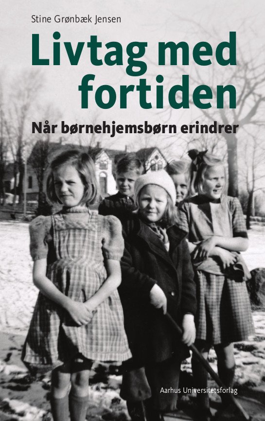 Cover for Stine Grønbæk Jensen · Livtag med fortiden (Sewn Spine Book) [1º edição] (2022)