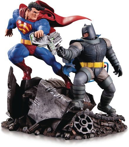 Cover for Dc Comics · DC COMICS - Batman vs Superman Mini Battle Statue (Leksaker)