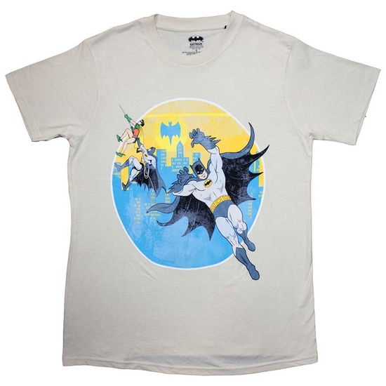 DC Comics Unisex T-Shirt: Batman Bat Leap (Natural) - DC Comics - Produtos - - 5056737243147 - 14 de março de 2024