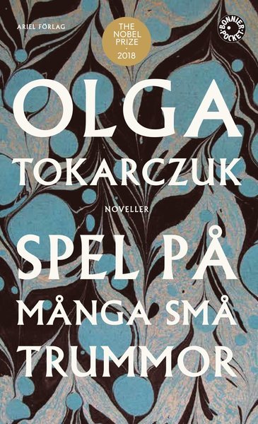 Cover for Olga Tokarczuk · Spel på många små trummor (Paperback Book) (2020)