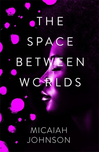 Cover for Micaiah Johnson · The Space Between Worlds: The #1 smash-hit Sunday Times bestseller! - Ashtown series (Inbunden Bok) (2020)