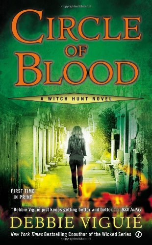 Cover for Debbie Viguie · Circle of Blood: a Witch Hunt Novel (Paperback Book) (2014)