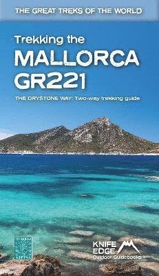 Trekking the Mallorca GR221: Two-way guidebook with real 1:25k maps: 12 different itineraries - The Great Treks of the World - Andrew McCluggage - Kirjat - Knife Edge Outdoor Limited - 9781912933150 - maanantai 6. helmikuuta 2023