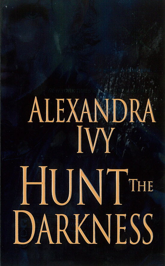 Cover for Alexandra Ivy · Hunt The Darkness (Paperback Book) (2015)