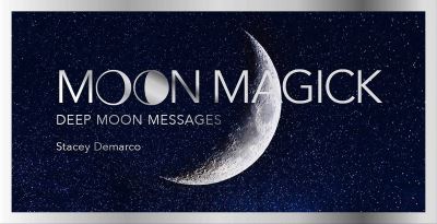 Moon Magick: Lunar cycle wisdom - Stacey Demarco - Bücher - Rockpool Publishing - 9781925946154 - 7. April 2021