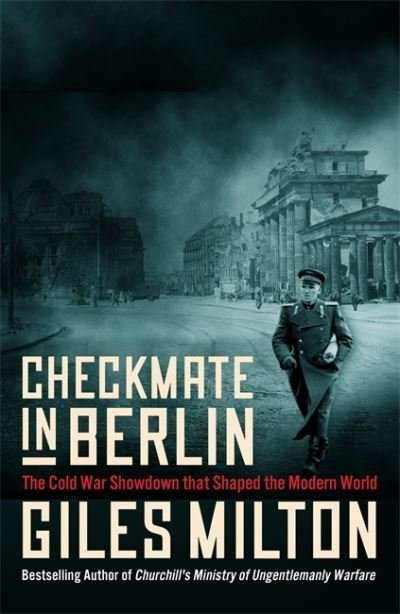 Cover for Giles Milton · Checkmate in Berlin: The Cold War Showdown That Shaped the Modern World (Inbunden Bok) (2021)