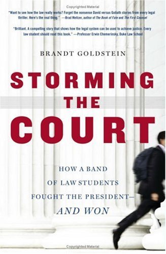 Cover for Brandt Goldstein · Storming the Court: How a Band of Law Students Fought the President--and Won (Paperback Bog) (2006)