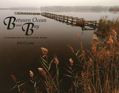 Cover for Jim Clark · Between Ocean and Bay: A Celebration of the Eastern Shore (Innbunden bok) (2008)