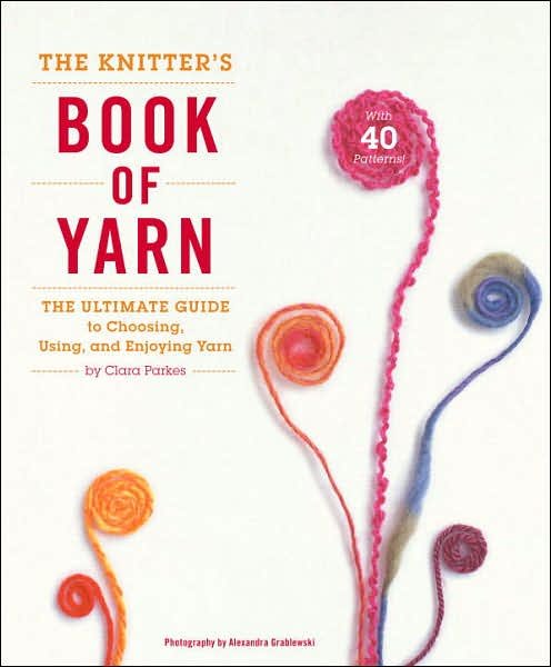 The Knitter's Book of Yarn - C Parkes - Libros - Random House USA Inc - 9780307352163 - 16 de octubre de 2007
