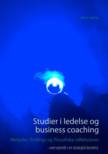 Cover for Kim Gørtz · Studier i ledelse og business coaching (Paperback Book) [1º edição] (2019)