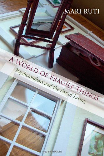 Cover for Mari Ruti · A World of Fragile Things: Psychoanalysis and the Art of Living (Suny Series in Psychoanalysis and Culture) (Paperback Book) (2009)