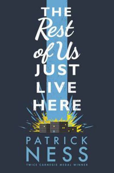 Cover for Patrick Ness · The Rest of Us Just Live Here (Gebundenes Buch) (2015)