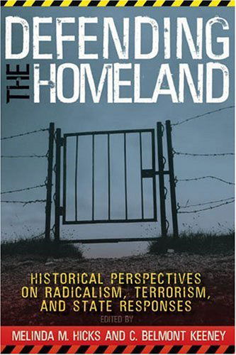 Defending the Homeland: Historical Perspectives on Radicalism, Terrorism, and State Responses - Melinda M. Hicks - Livres - West Virginia University Press - 9781933202167 - 30 octobre 2007