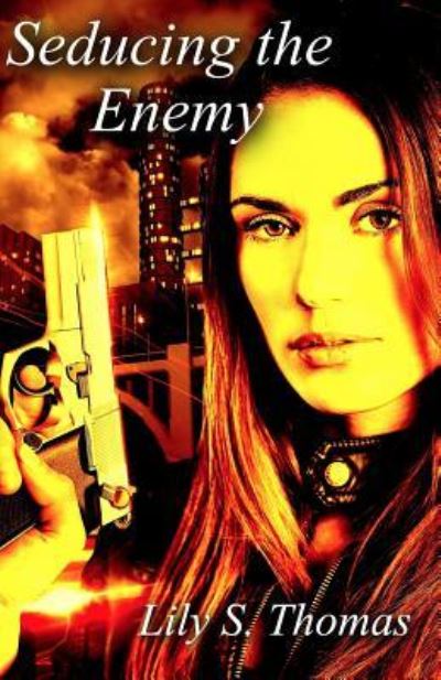 Seducing the Enemy - Lily Thomas - Książki - Independently Published - 9781980636168 - 26 sierpnia 2018