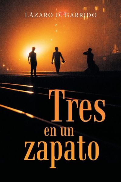 Cover for Lazaro O Garrido · Tres En Un Zapato (Paperback Book) (2021)