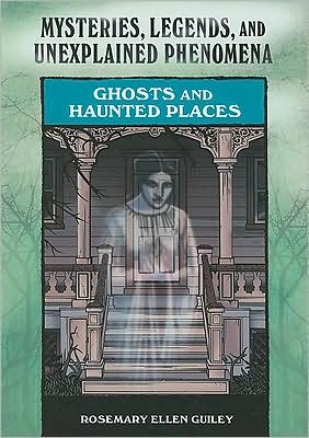 Ghosts and Haunted Places - Rosemary Ellen Guiley - Książki - Facts On File Inc - 9781604133172 - 1 sierpnia 2008