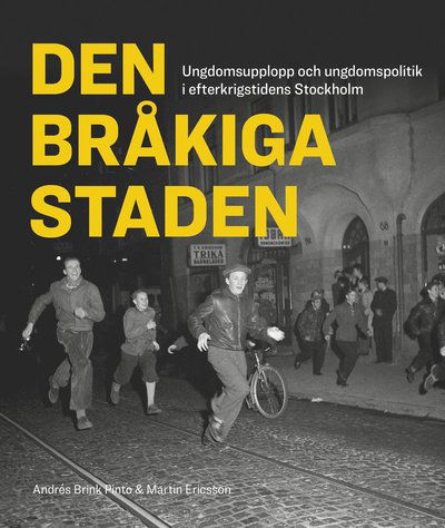 Cover for Andrés Brink Pinto Martin Ericsson · Den bråkiga staden : ungdomsupplopp och ungdomspolitik i efterkrigstidens Stockholm (Paperback Book) (2019)