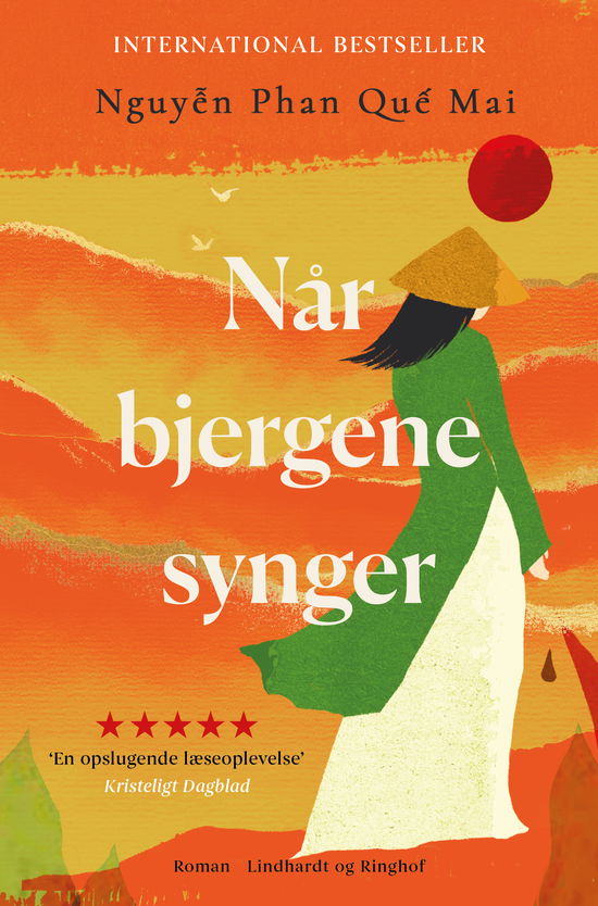 Cover for Nguyễn Phan Quế Mai · Når bjergene synger (Paperback Book) [2. wydanie] (2025)