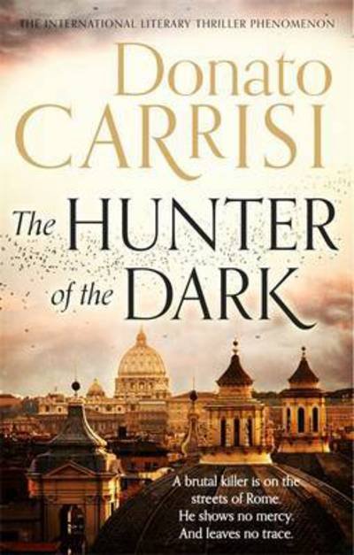 Cover for Donato Carrisi · The Hunter of the Dark (Paperback Bog) (2016)