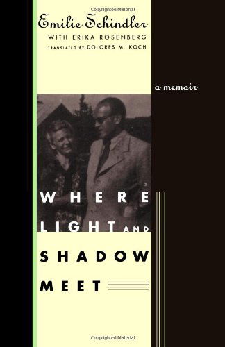 Where Light and Shadow Meet: A Memoir - Emilie Schindler - Książki - WW Norton & Co - 9780393336177 - 23 października 2024