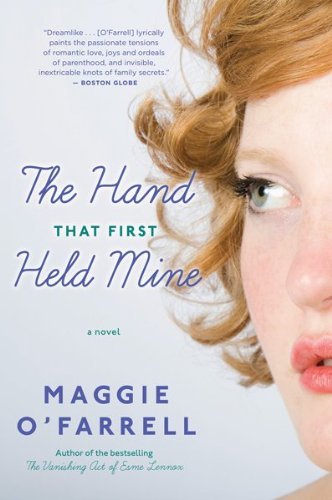 Cover for Maggie O'Farrell · The Hand That First Held Mine: A Novel (Paperback Bog) [Reprint edition] (2011)