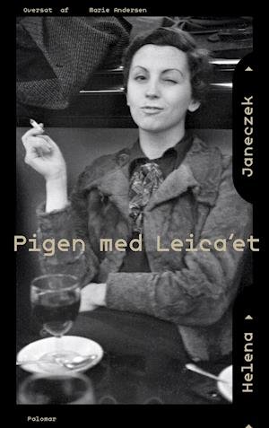 Cover for Helena Janeczek · Pigen med Leica'et (Sewn Spine Book) [1er édition] (2021)