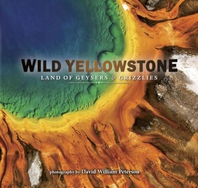 Wild Yellowstone - David Peterson - Książki - Farcountry Press - 9781560378181 - 17 czerwca 2022