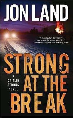 Cover for Jon Land · Strong at the Break (Paperback Book) (2012)