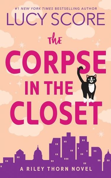 Corpse in the Closet - Lucy Score - Bøker - Sourcebooks, Incorporated - 9781728295183 - 16. april 2024
