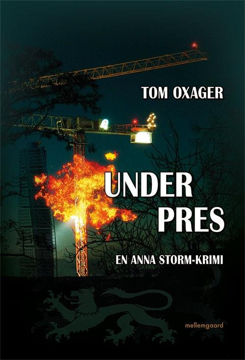 Cover for Tom Oxager · Under pres (Heftet bok) [1. utgave] (2015)