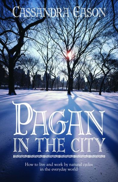 Pagan in the City: How to Live and Work by Natural Cycles in the Everyday World - Cassandra Eason - Książki - W Foulsham & Co Ltd - 9780572034184 - 18 kwietnia 2008