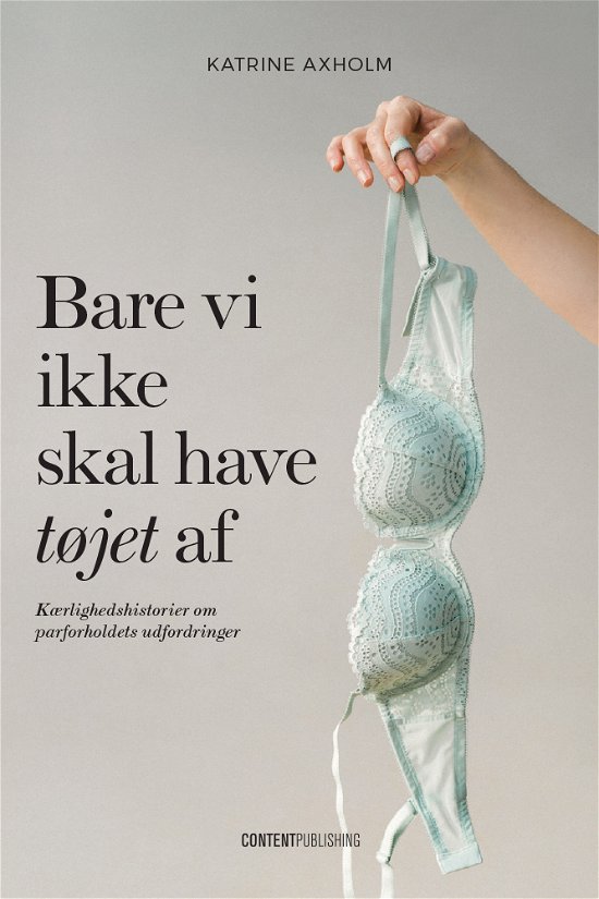 Cover for Katrine Axholm · Bare vi ikke skal have tøjet af (Sewn Spine Book) [1th edição] (2018)