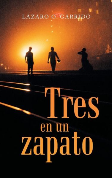 Cover for Lazaro O Garrido · Tres En Un Zapato (Hardcover Book) (2021)