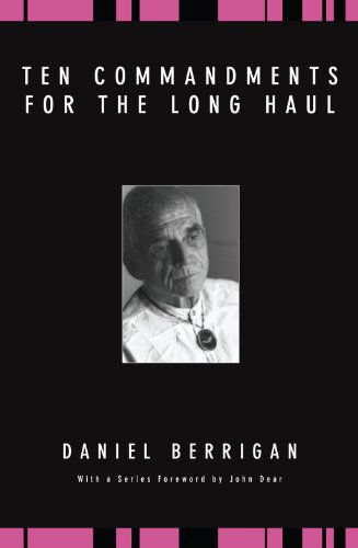 Cover for Daniel Berrigan · Ten Commandments for the Long Haul: (Daniel Berrigan Reprint) (Paperback Book) (2009)