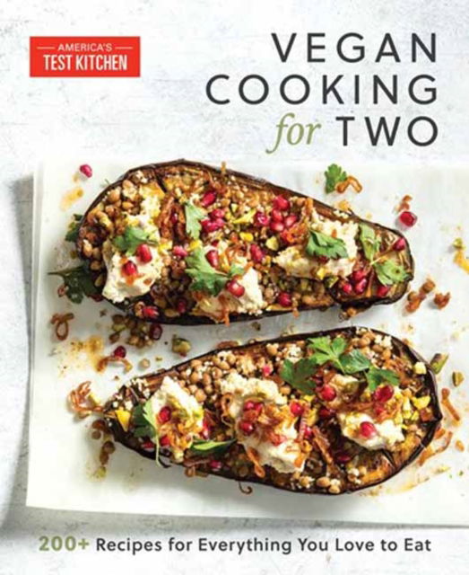 Vegan Cooking for Two: 200+ Recipes for Everything You Love to Eat - America's Test Kitchen - Livros - America's Test Kitchen - 9781954210189 - 18 de outubro de 2022