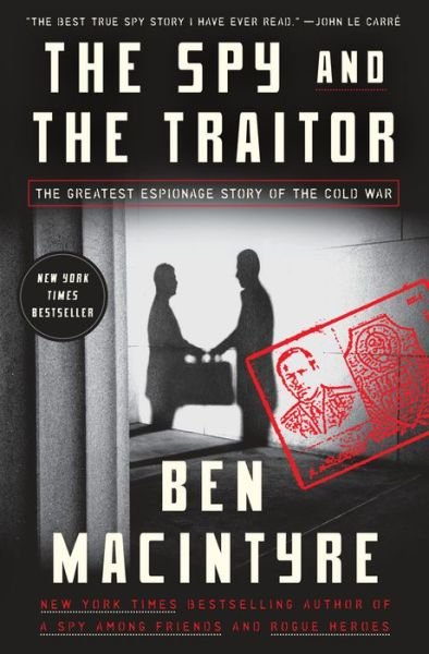 Cover for Ben Macintyre · The Spy and the Traitor: The Greatest Espionage Story of the Cold War (Hardcover bog) (2018)
