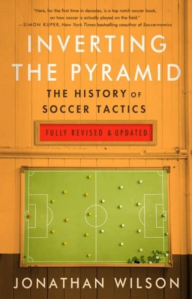 Inverting The Pyramid : The History of Soccer Tactics - Jonathan Wilson - Bøger - PublicAffairs - 9781568589190 - 14. august 2018