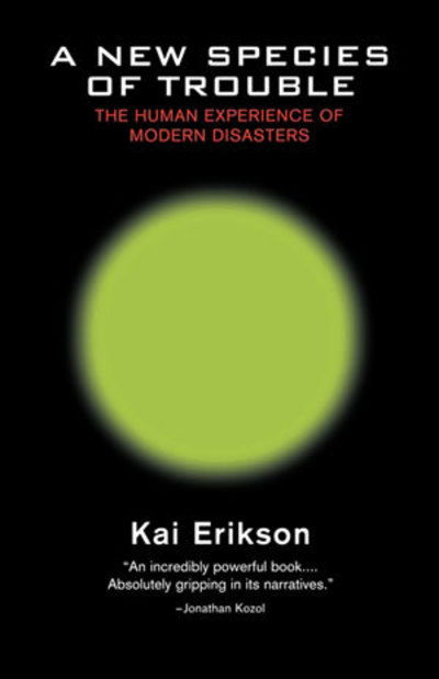 Cover for Kai Erikson · A New Species of Trouble: The Human Experience of Modern Disasters (Paperback Book) (1995)