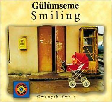 Cover for Gwenyth Swain · Smiling (turkish-english) (Paperback Book) [Bilingual edition] (2000)