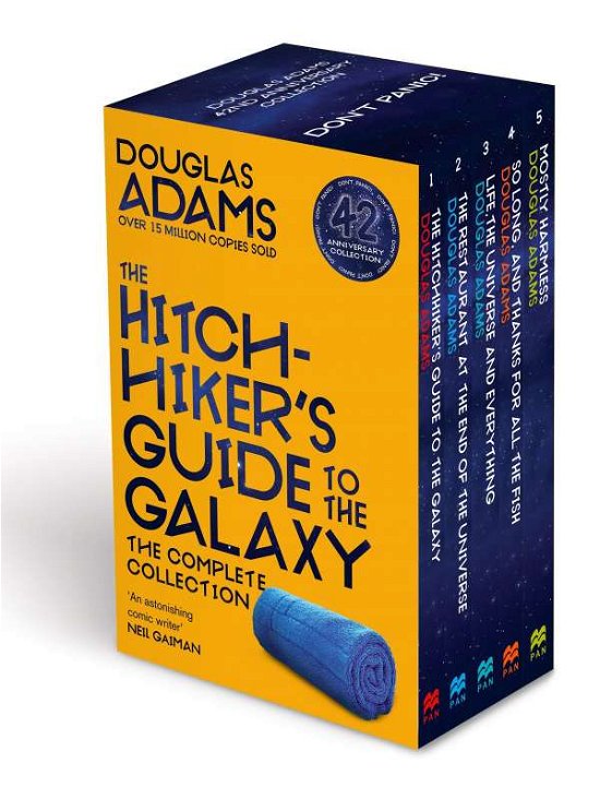 The Complete Hitchhiker's Guide to the Galaxy Boxset - Douglas Adams - Libros - Pan Macmillan - 9781529044195 - 3 de septiembre de 2020