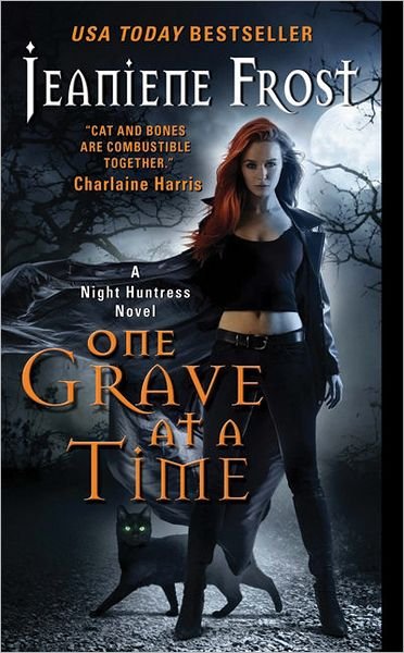 One Grave at a Time: A Night Huntress Novel - Night Huntress - Jeaniene Frost - Livros - HarperCollins Publishers Inc - 9780061783197 - 24 de agosto de 2011