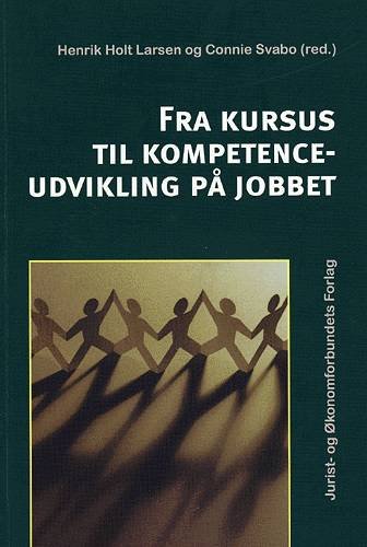 Cover for Henrik Holt Larsen &amp; Connie Svabo (red). · Fra kursus til kompetenceudvikling på jobbet (Sewn Spine Book) [1. Painos] (2002)