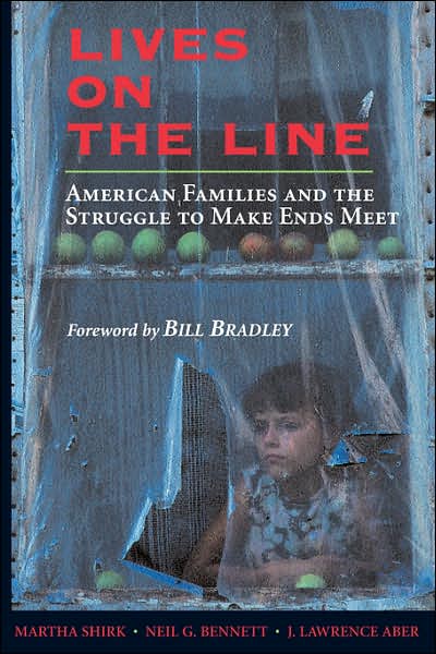 Cover for J. Lawrence Aber · Lives On the Line: American Families and the Struggle to Make Ends Meet (Paperback Book) (2000)