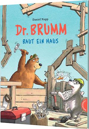 Dr. Brumm: Dr. Brumm baut ein Haus - Daniel Napp - Kirjat - Thienemann in der Thienemann-Esslinger V - 9783522460200 - perjantai 27. tammikuuta 2023